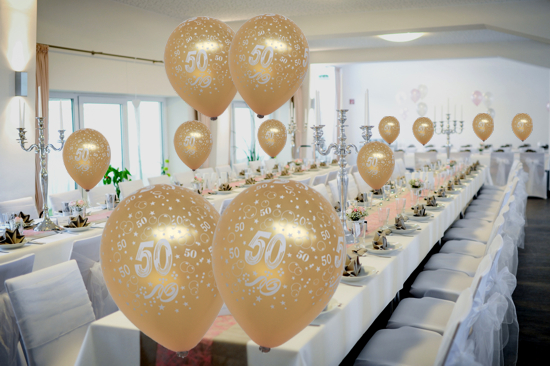 Golden Luftballons, Zahl 50, zum 50. Hochzeitstag, Goldene Hochzeit